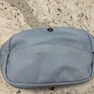 Lululemon 4 L pouch